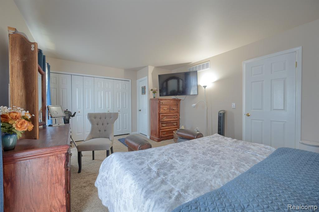 1370 Crescent Lane Rochester Hills, MI 48306 - Photo 13 of 25