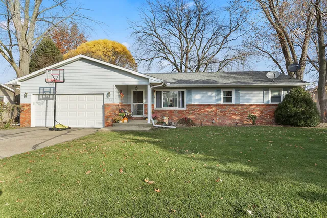 $212,500 | 908 Robert Webb Drive, Monticello, IL 61856