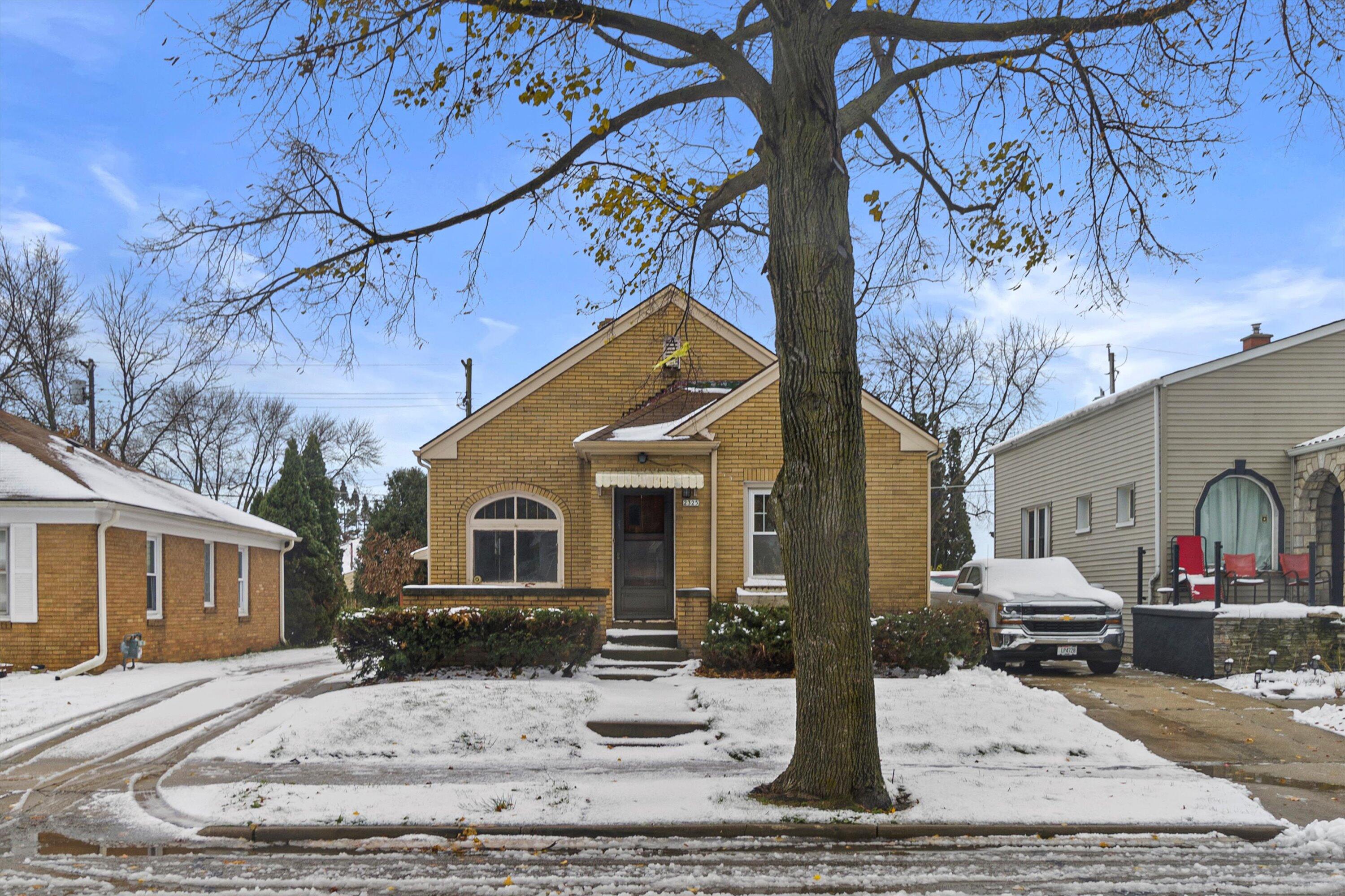 2325 Olive Street Racine, WI 53403 - Photo 1 of 1 30-E6A9958