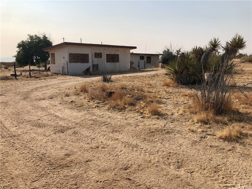 2985 Foxy Flats Road Joshua Tree, CA 92252 - Photo 2 of 21