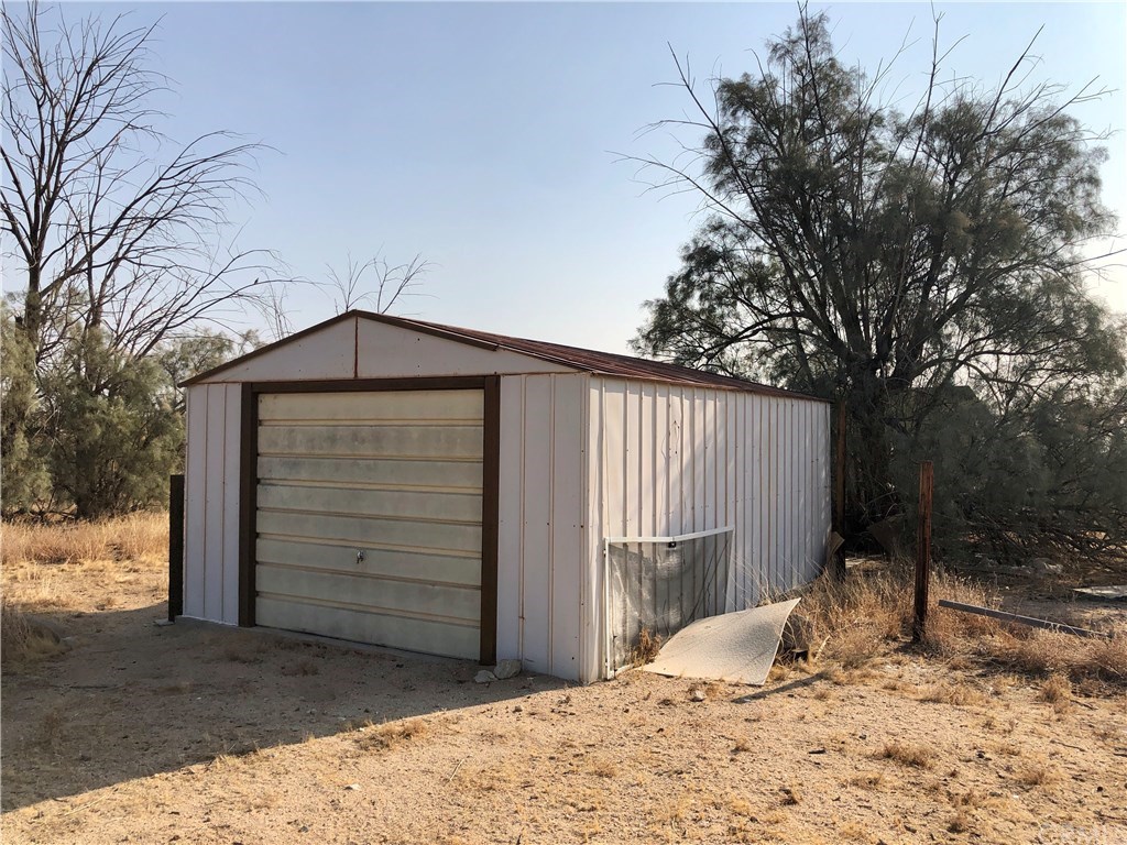 2985 Foxy Flats Road Joshua Tree, CA 92252 - Photo 3 of 21