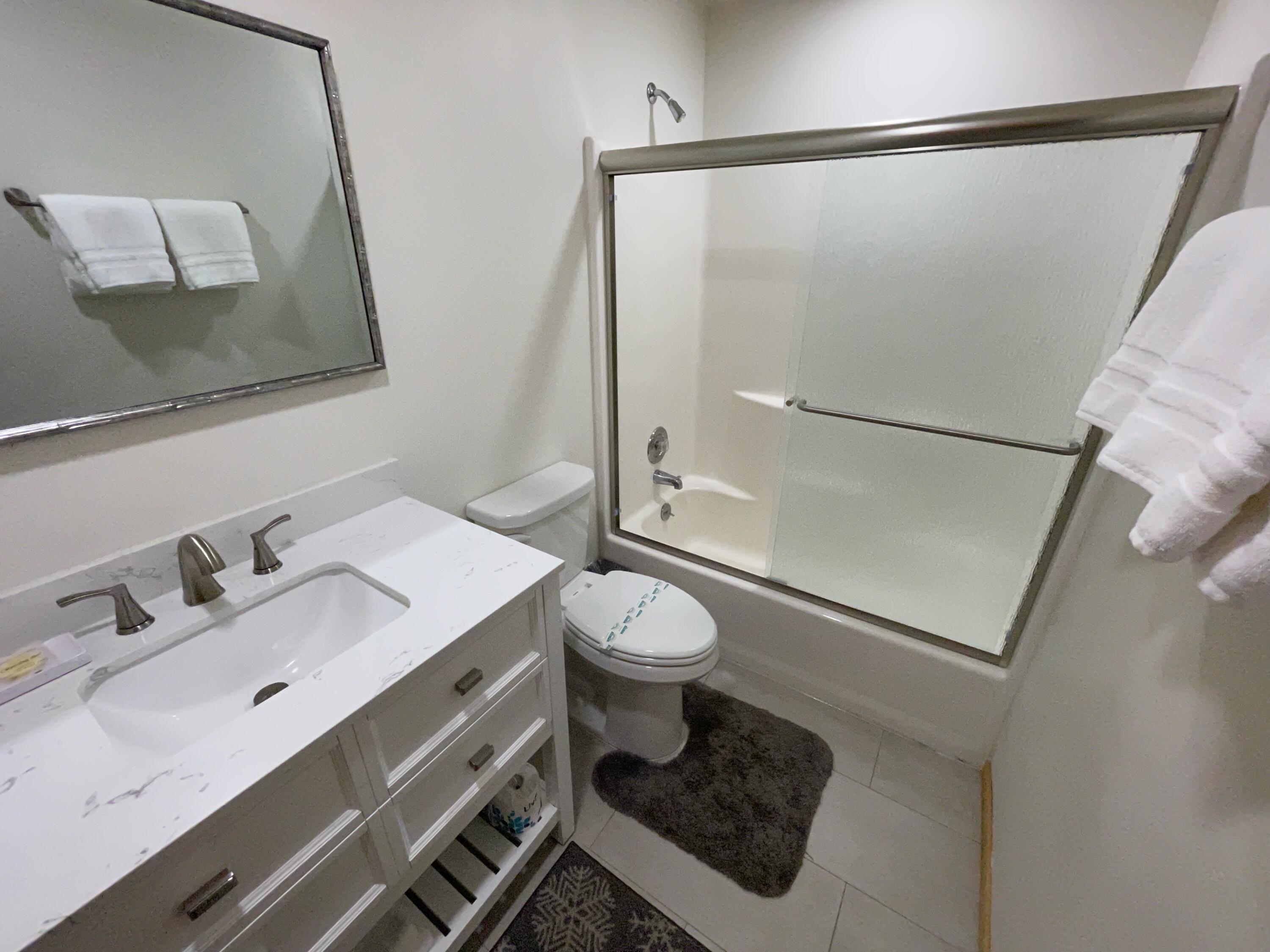 17750 West West Core Road, Unit 14 Sunriver, OR 97707 - Photo 18 of 26 second bath