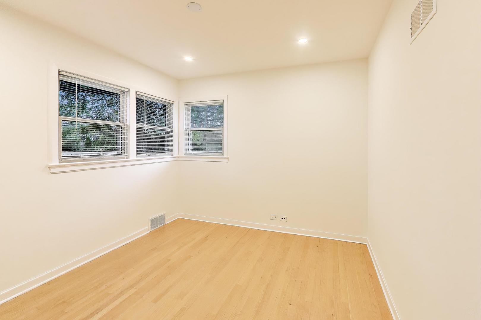 832 North Delphia Avenue Park Ridge, IL 60068 - Photo 12 of 29 an empty room with a window