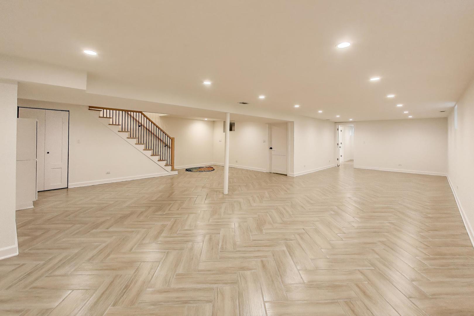 832 North Delphia Avenue Park Ridge, IL 60068 - Photo 19 of 29 a view of an empty room