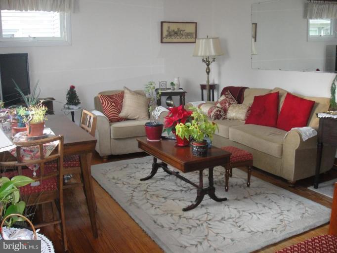 1891 Poplar Ridge Road Pasadena, MD 21122 - Photo 15 of 21 Living Room #2