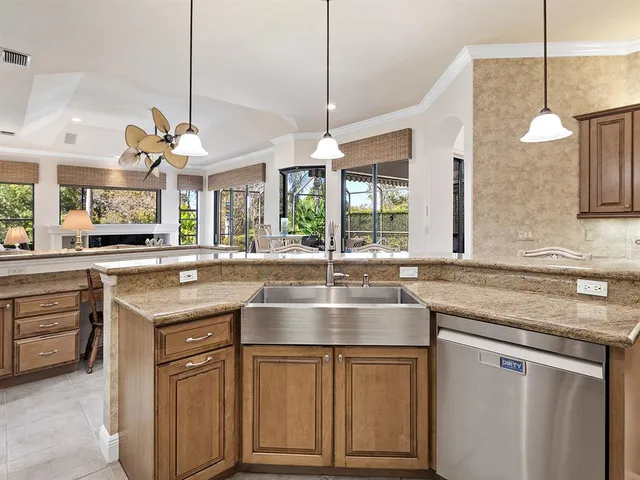 $1,050,000 | 6834 Turnberry Isle Court, Lakewood Ranch, FL 34202