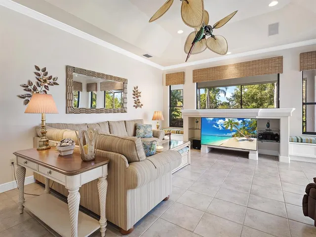 $1,050,000 | 6834 Turnberry Isle Court, Lakewood Ranch, FL 34202