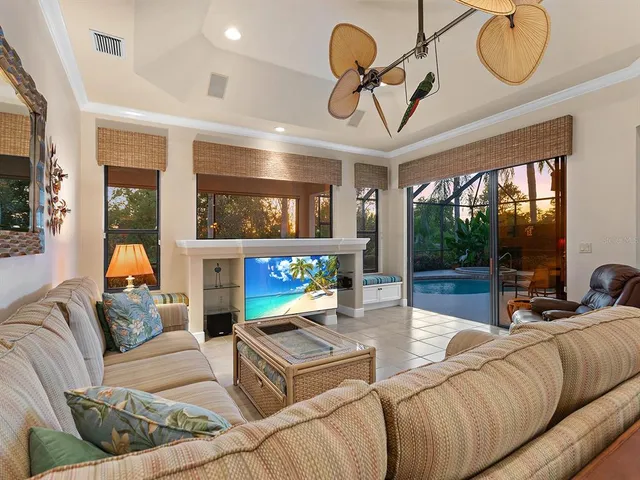 $1,050,000 | 6834 Turnberry Isle Court, Lakewood Ranch, FL 34202