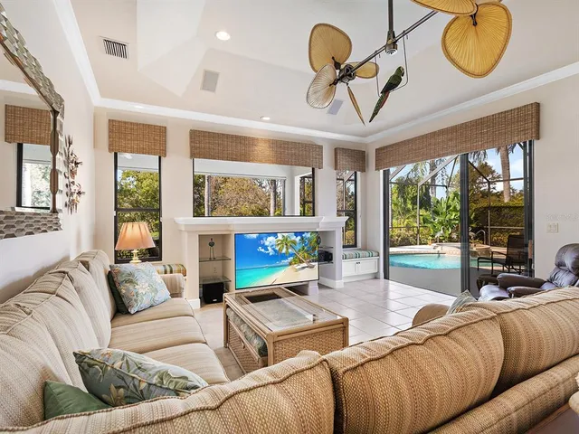 $1,050,000 | 6834 Turnberry Isle Court, Lakewood Ranch, FL 34202