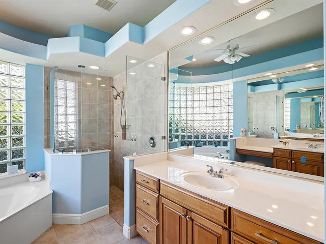 $1,050,000 | 6834 Turnberry Isle Court, Lakewood Ranch, FL 34202