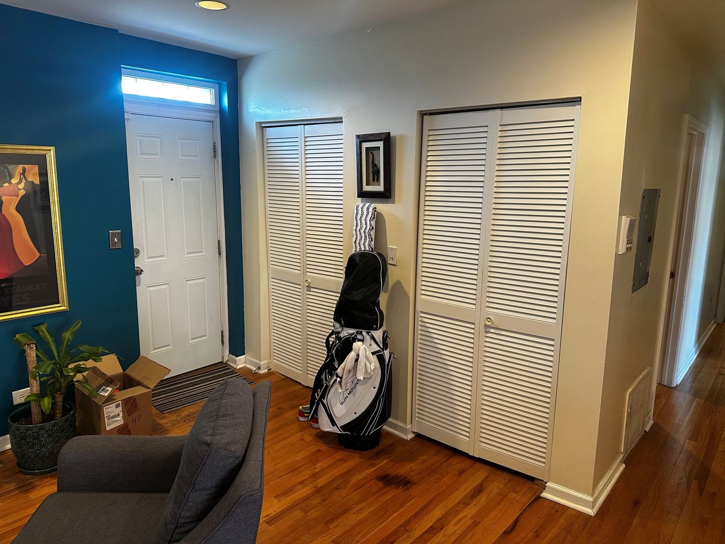 4014 South Drexel Boulevard, Unit 4R Chicago, IL 60653 - Photo 21 of 23 a living room with furniture and a window