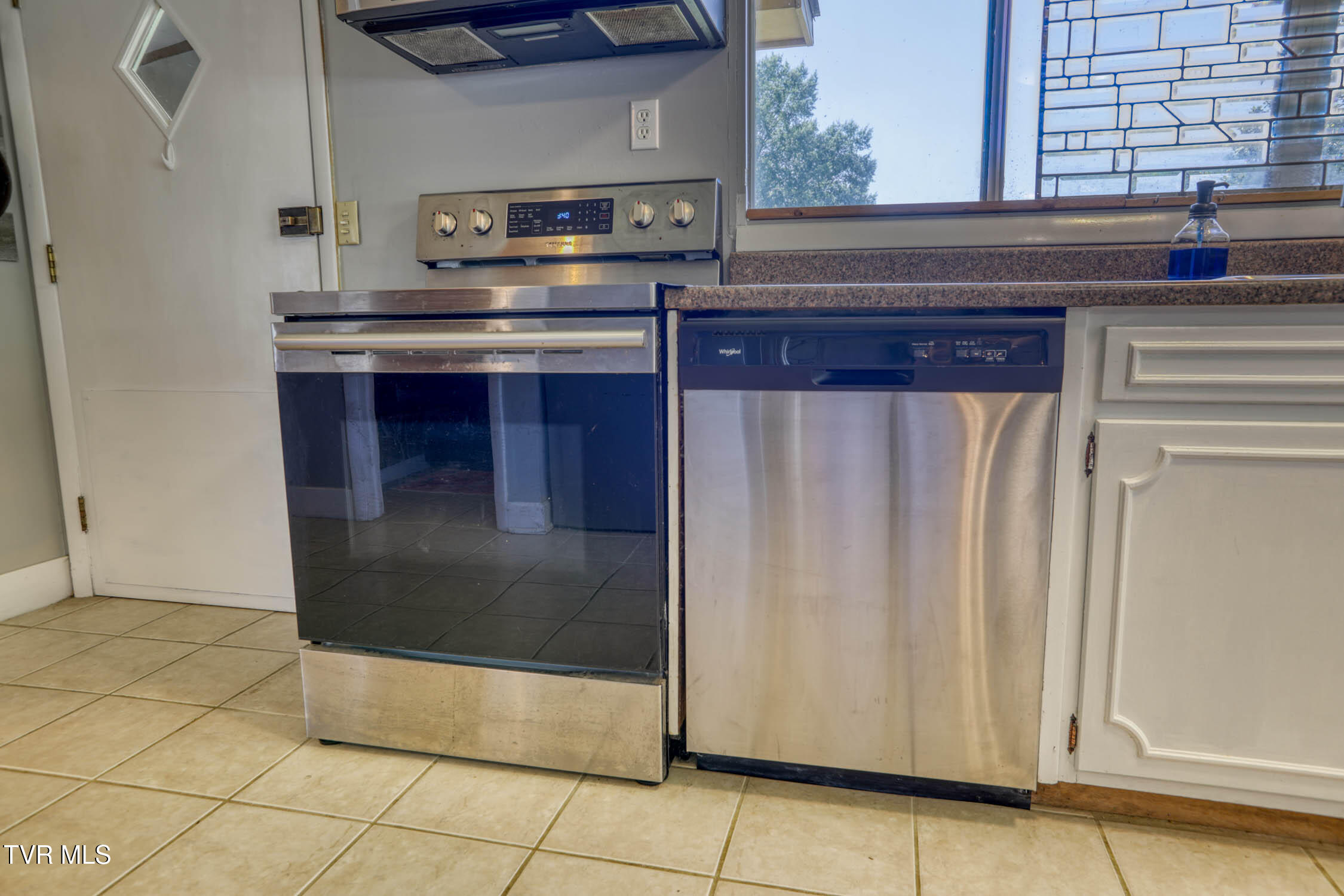 2136 Heatherly Road Kingsport, TN 37660 - Photo 20 of 51 2136 Heatherly. Kpt MLSb (18 of 52)