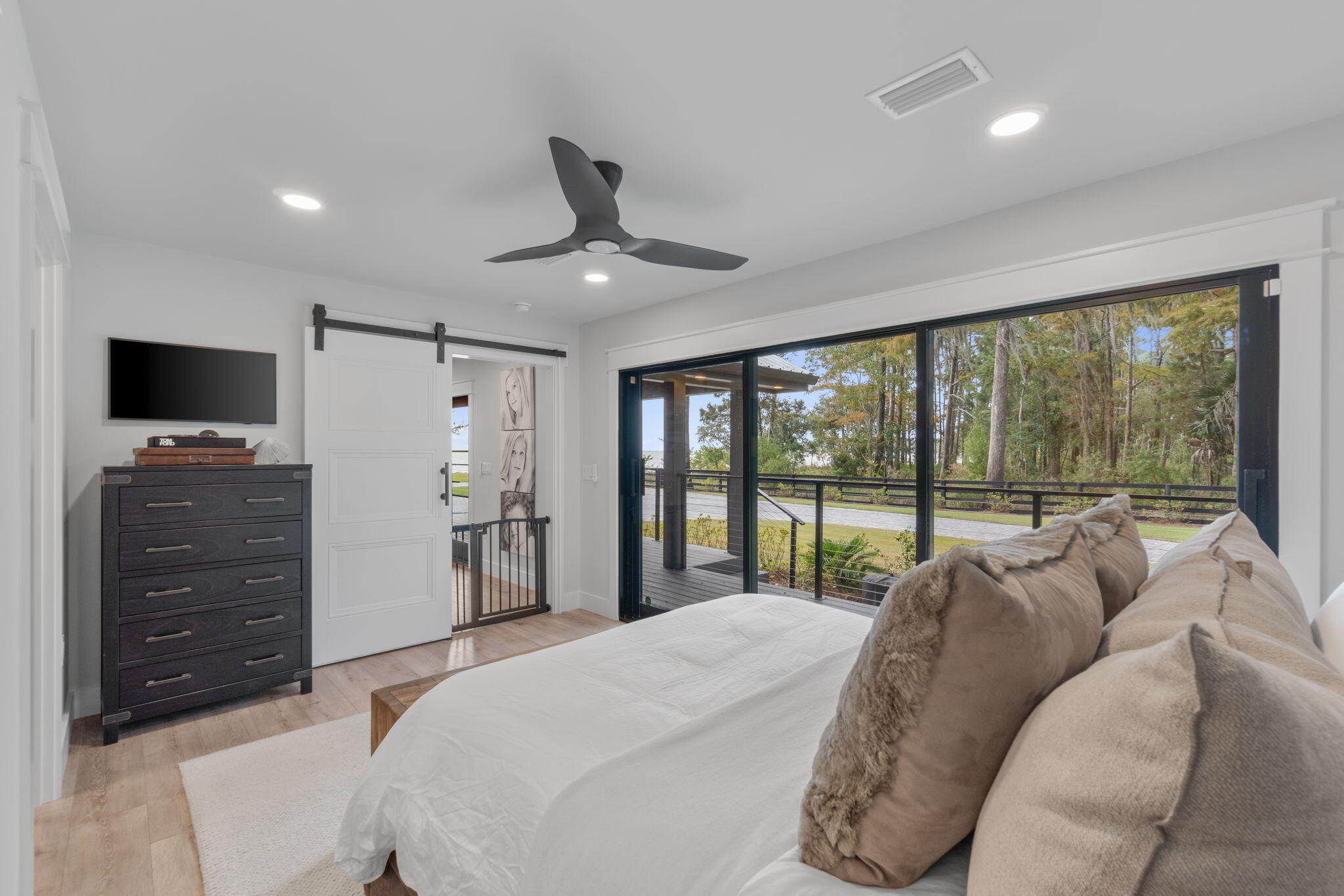 7423-7433 Highway 20 Freeport, FL 32439 - Photo 17 of 69 a bed room with a bed and a television