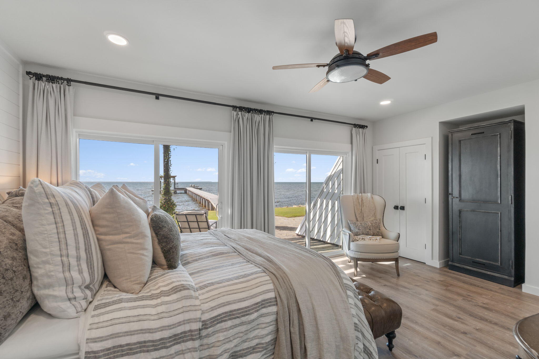 7423-7433 Highway 20 Freeport, FL 32439 - Photo 51 of 69 a bedroom with a bed and a large window