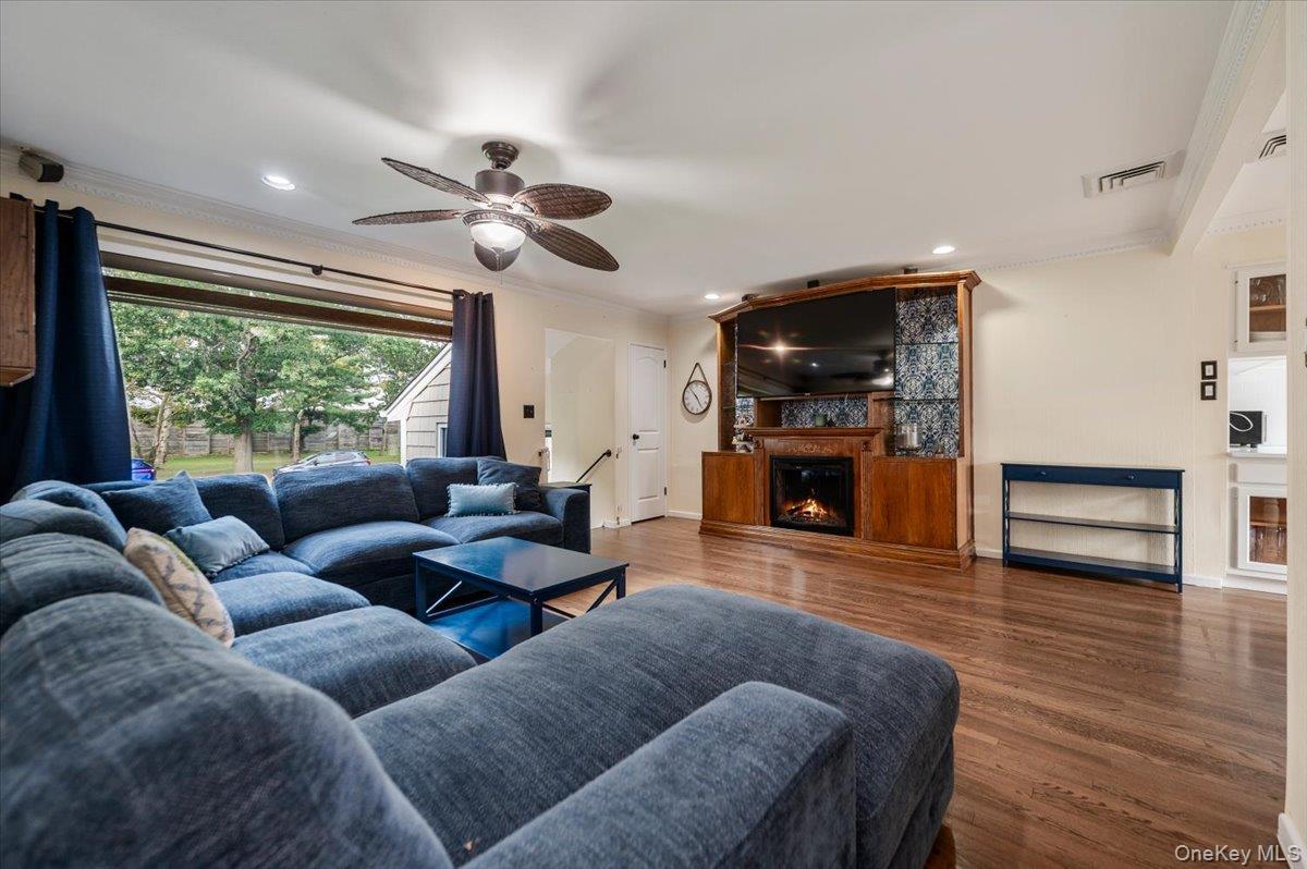 91 Flower Road Valley Stream, NY 11581 - Photo 5 of 28 Gallery Image 5