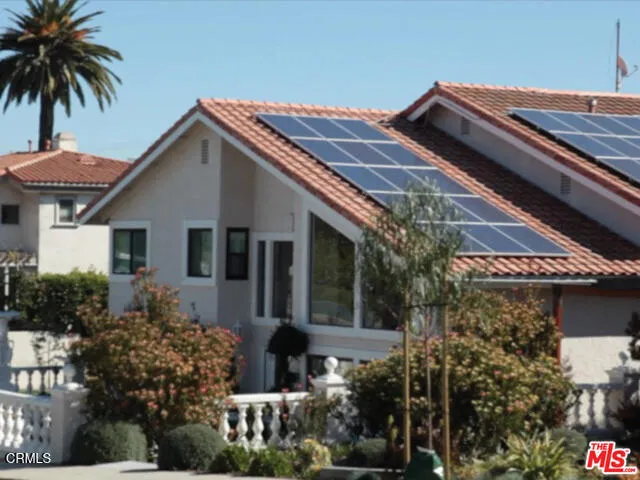 $3,399,000 | 2222 Pier Avenue, Santa Monica, CA 90405