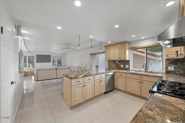 $3,399,000 | 2222 Pier Avenue, Santa Monica, CA 90405