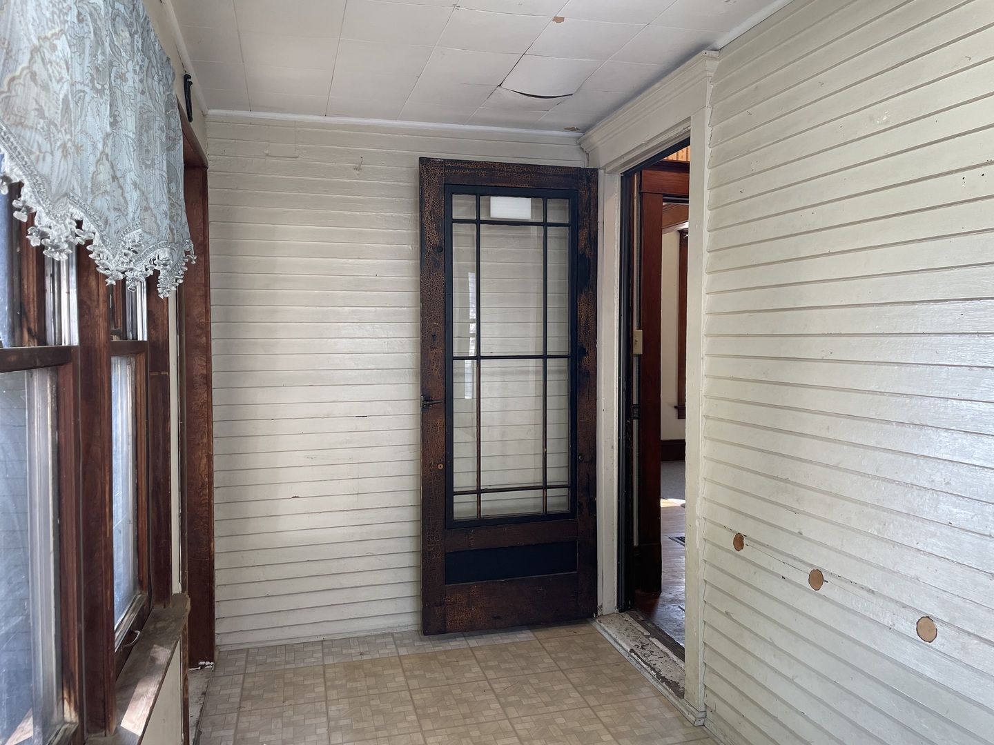 907 East Madison Street Pontiac, IL 61764 - Photo 5 of 21 a view of a brick house