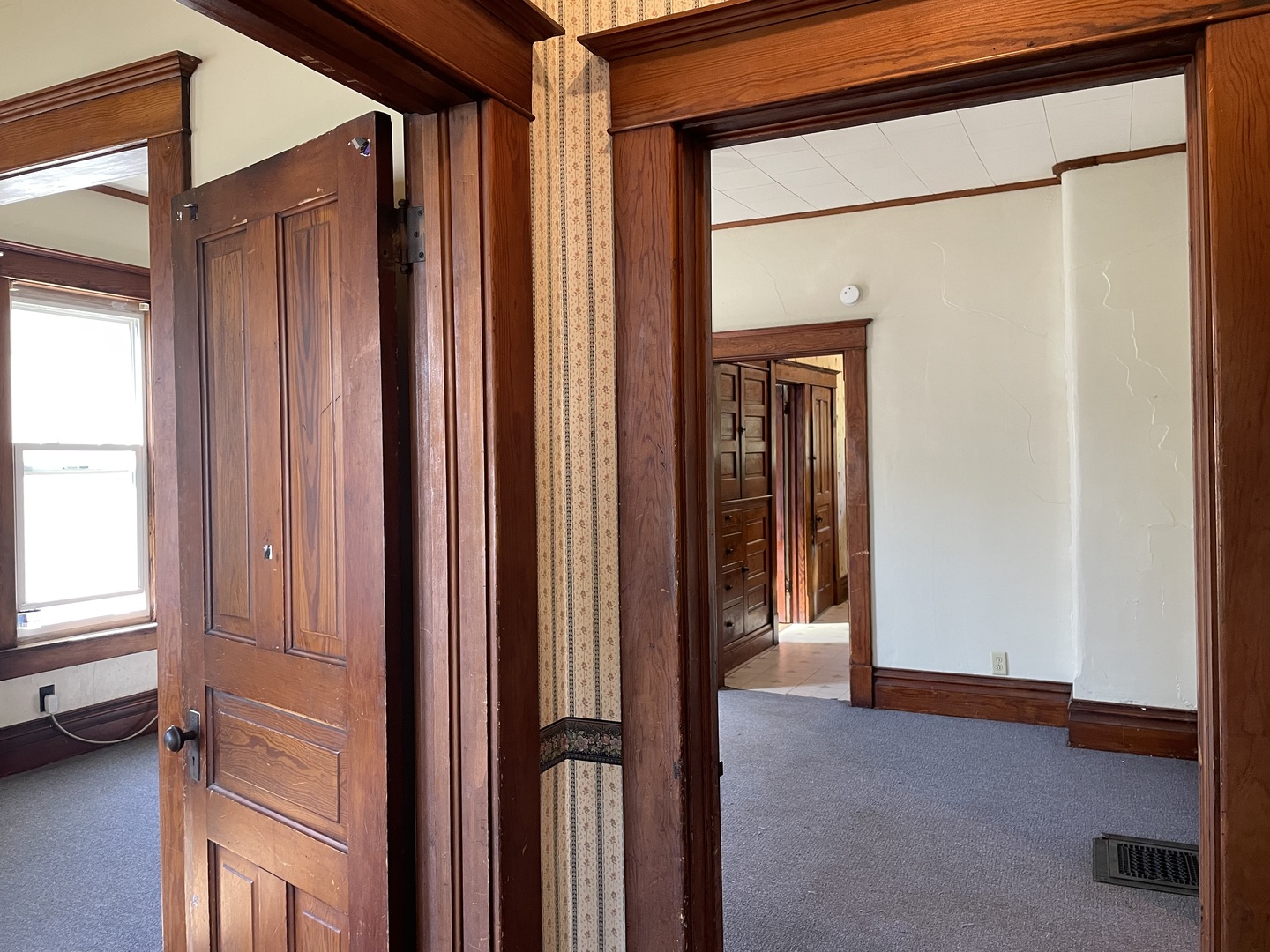 907 East Madison Street Pontiac, IL 61764 - Photo 6 of 21 a view of front door