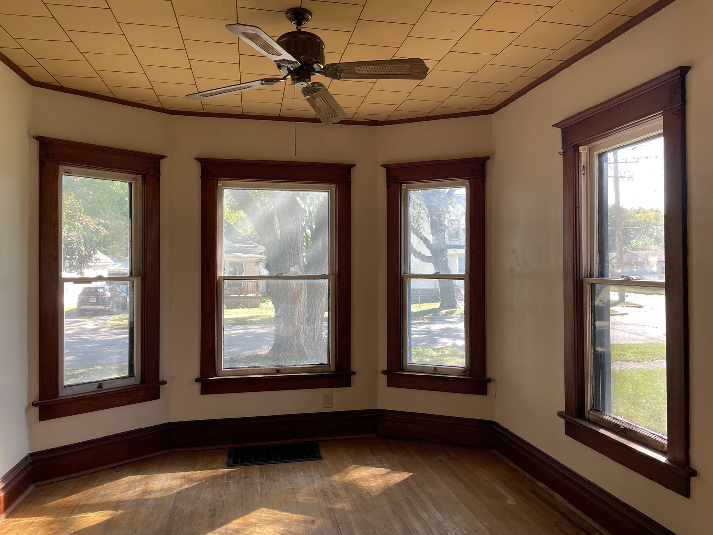 907 East Madison Street Pontiac, IL 61764 - Photo 7 of 21 a view of an empty room with a window and wooden floor