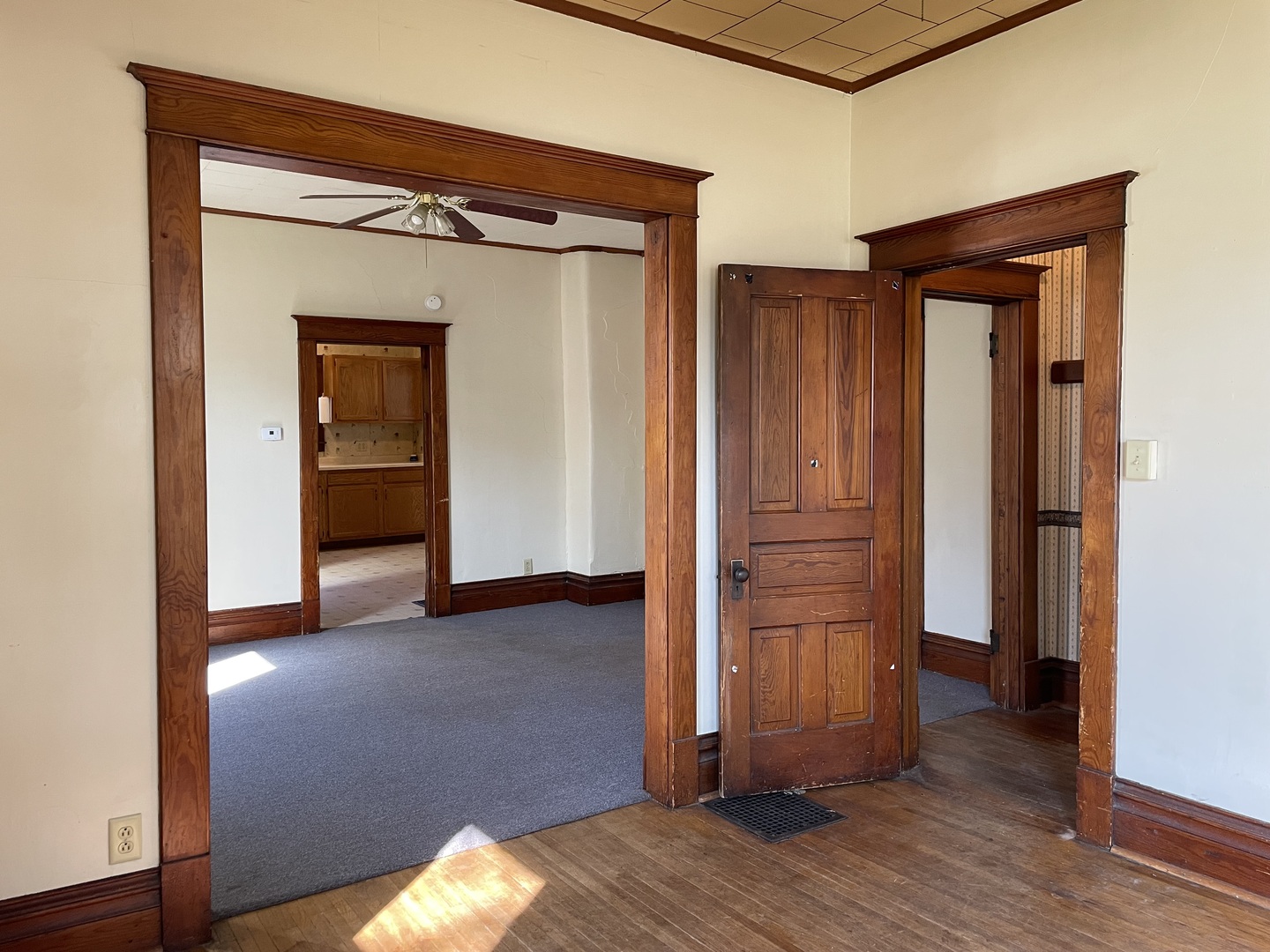 907 East Madison Street Pontiac, IL 61764 - Photo 8 of 21 wooden floor and closet in a room