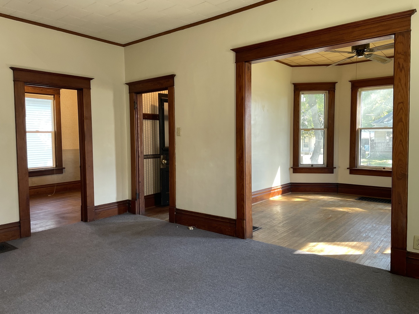 907 East Madison Street Pontiac, IL 61764 - Photo 10 of 21 a view of a room with large windows