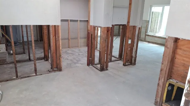 $178,990 | 705 Shore Drive East, Oldsmar, FL 34677