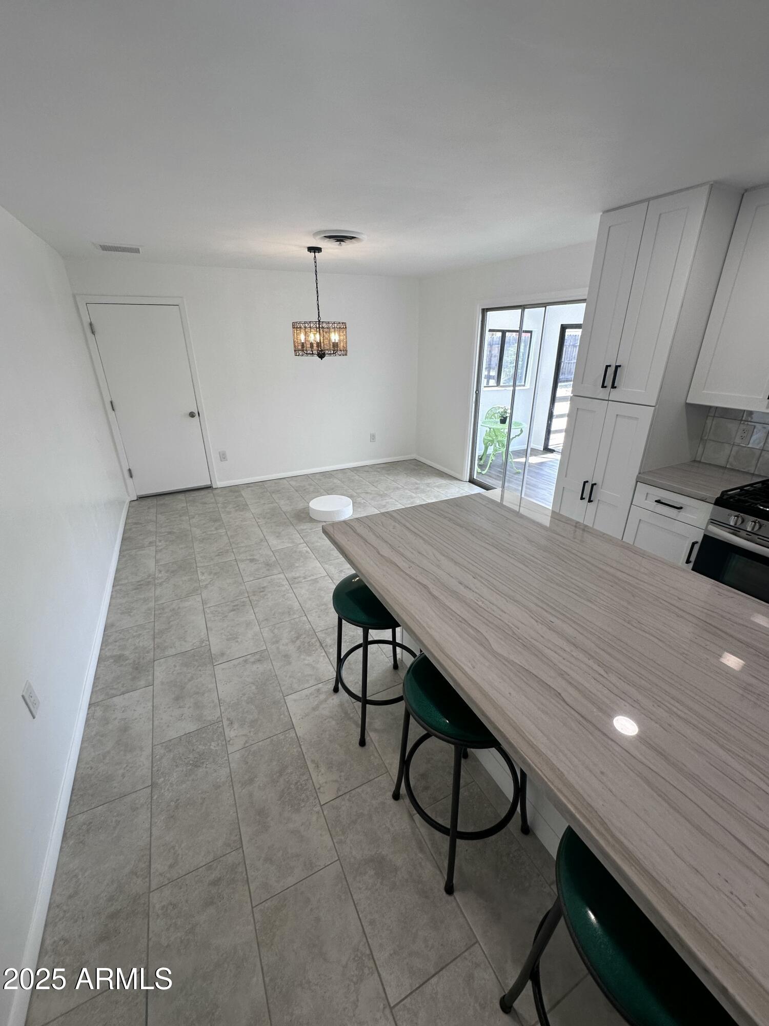 1050 West Romo Jones Street Tempe, AZ 85281 - Photo 4 of 20 B2691307-BE43-4061-8C3D-A6CDBA239036
