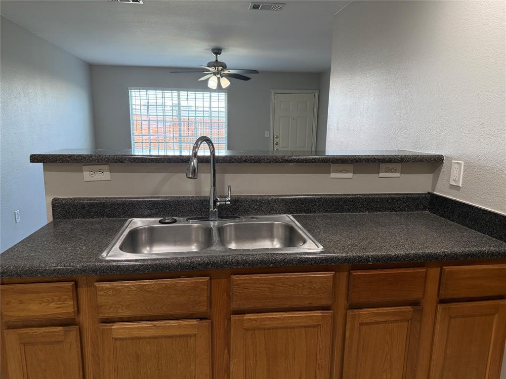 4029 Preferred Place Dallas, TX 75237 - Photo 9 of 29