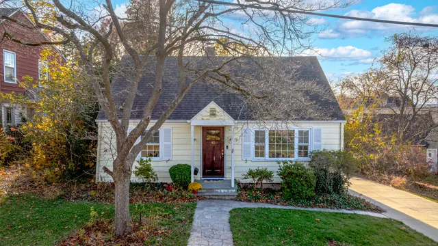 $285,000 | 40 Woodland Avenue, Hamden, CT 06514