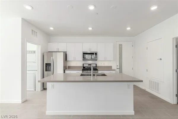 $1,600 | 11257 Rainbow Peak Avenue, Unit 208, Las Vegas, NV 89135