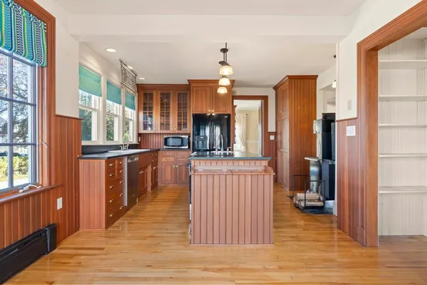 $895,000 | 210 Ocean Point Road, Boothbay, ME 04544