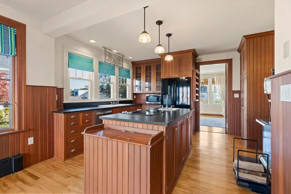 $895,000 | 210 Ocean Point Road, Boothbay, ME 04544