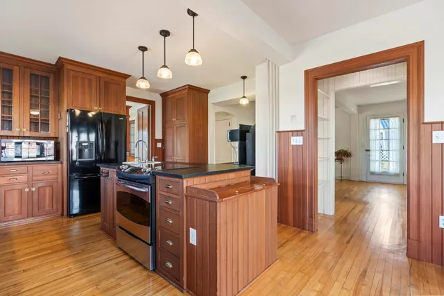 $895,000 | 210 Ocean Point Road, Boothbay, ME 04544