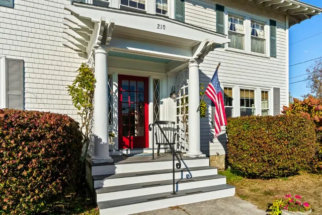 $895,000 | 210 Ocean Point Road, Boothbay, ME 04544