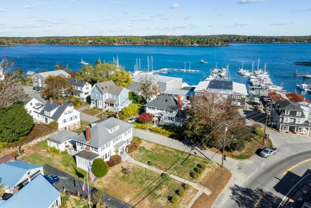 $895,000 | 210 Ocean Point Road, Boothbay, ME 04544