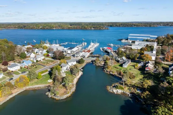 $895,000 | 210 Ocean Point Road, Boothbay, ME 04544