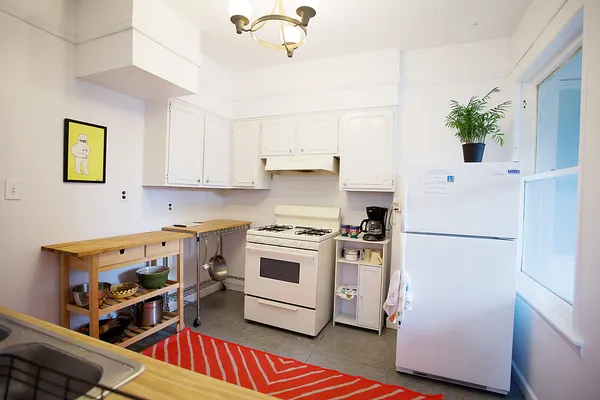 $2,000 | 2249 North Sawyer Avenue, Unit 2, Chicago, IL 60647