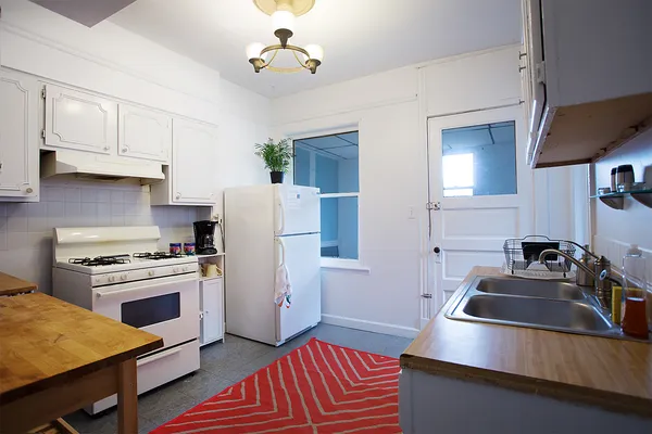 $2,000 | 2249 North Sawyer Avenue, Unit 2, Chicago, IL 60647