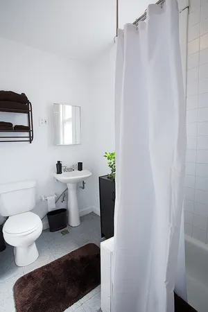 $2,000 | 2249 North Sawyer Avenue, Unit 2, Chicago, IL 60647