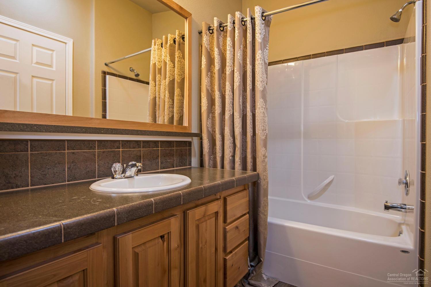 19770 Buck Canyon Road Bend, OR 97702 - Photo 10 of 23 Spacious and very comfortable full guest