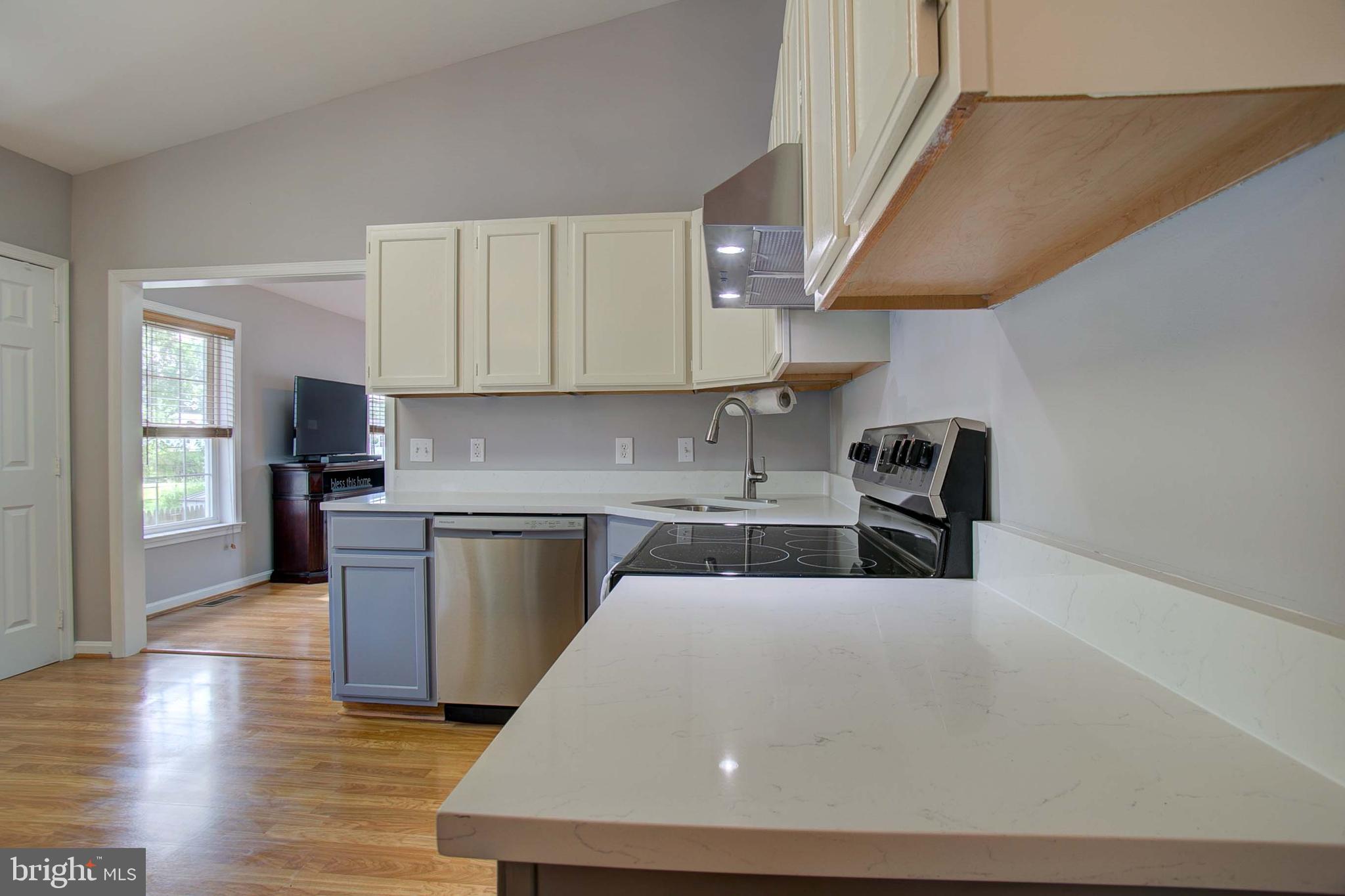 326 George Avenue Baltimore, MD 21221 - Photo 8 of 52 Gallery Image 8