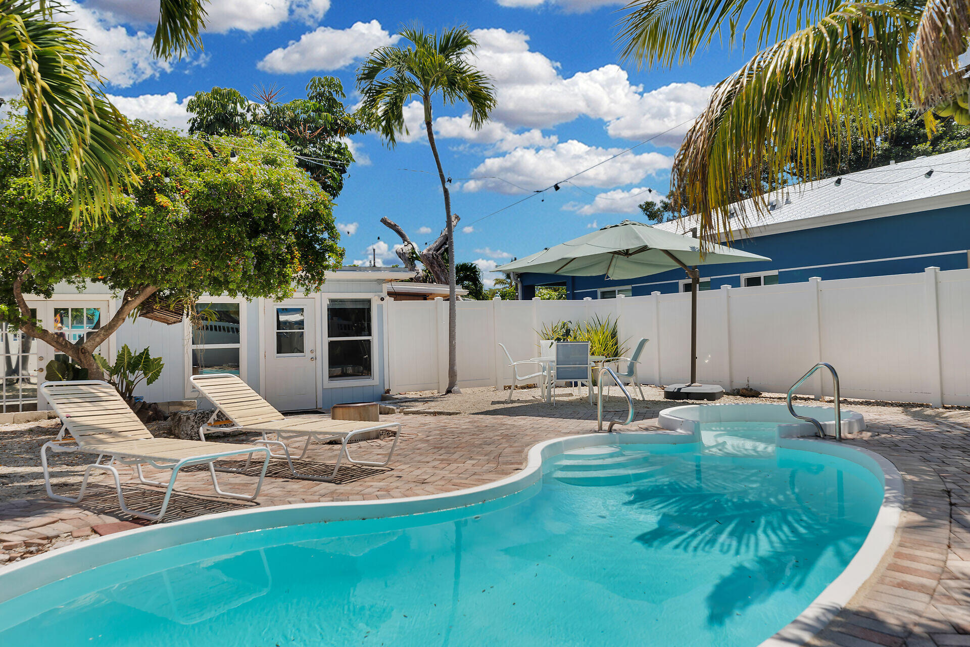 a view of a house with backyard and sitting area