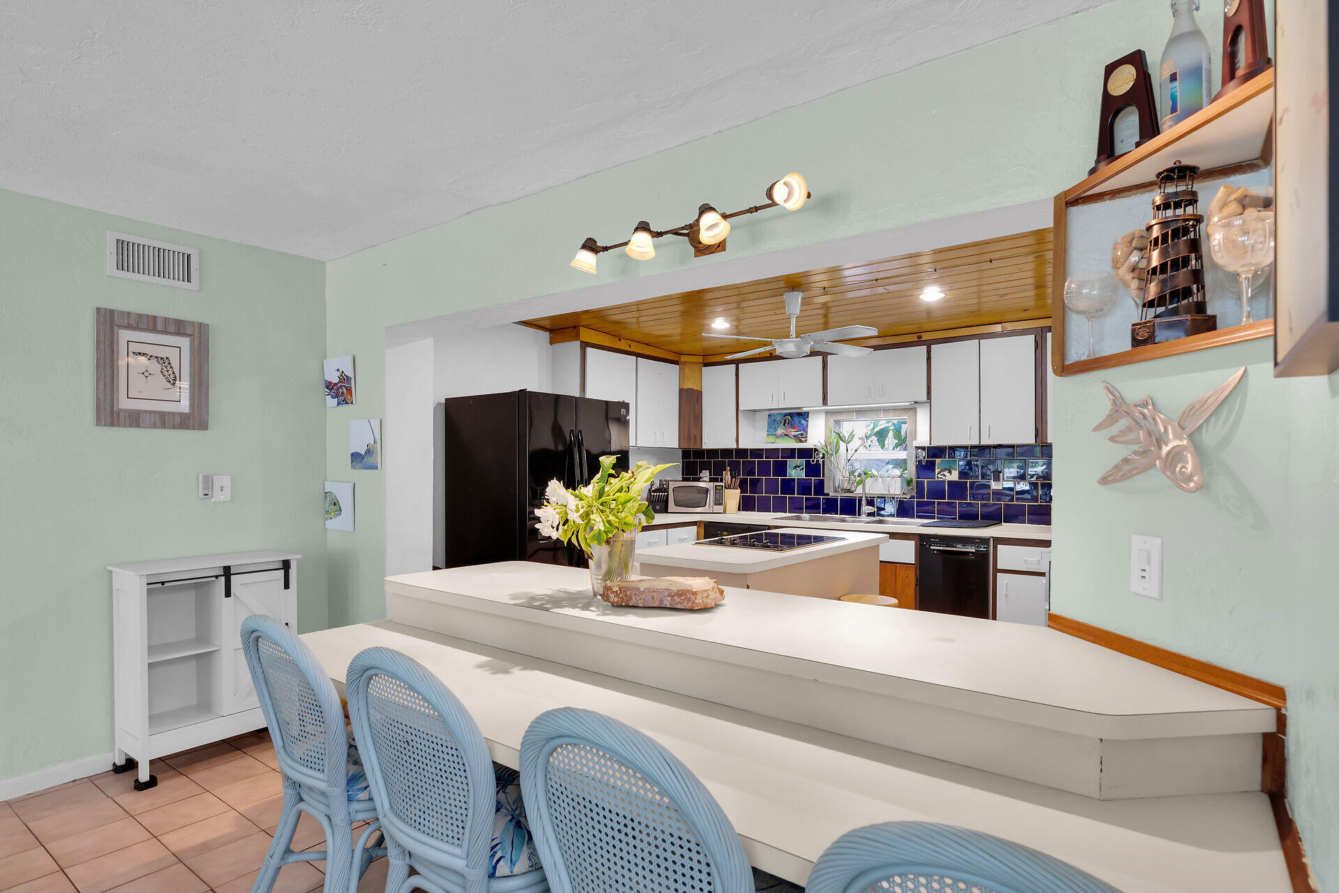 16 Janet Place Key Largo, FL 33037 - Photo 12 of 29 a large kitchen with a table and chairs