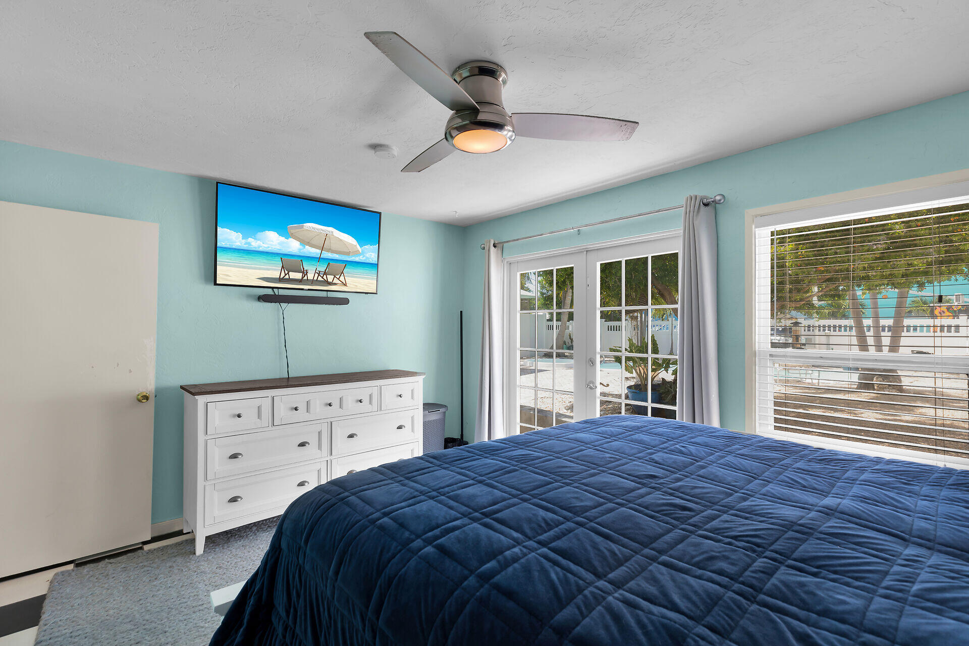 16 Janet Place Key Largo, FL 33037 - Photo 21 of 29 a bedroom with a bed and a window