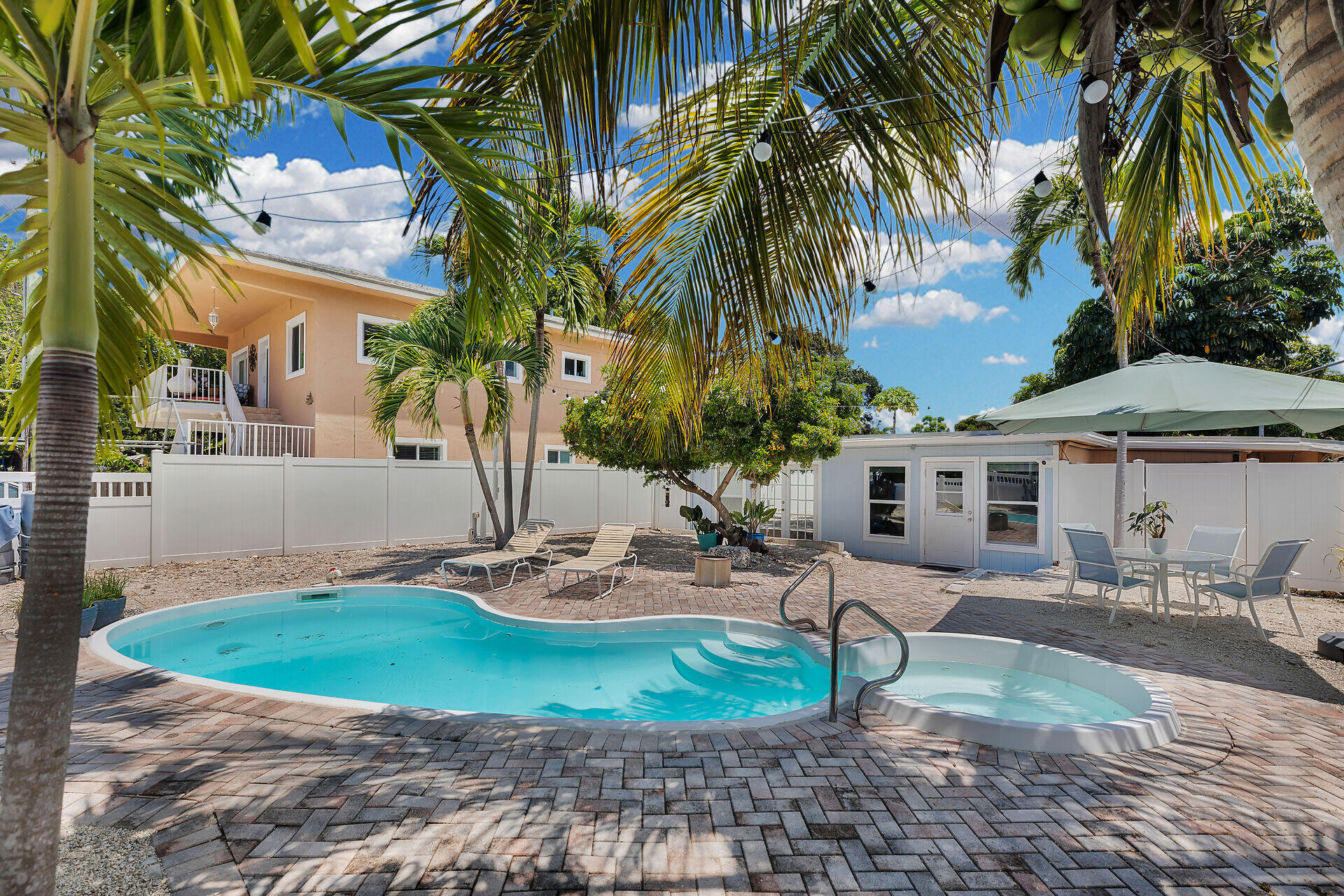 16 Janet Place Key Largo, FL 33037 - Photo 4 of 29 a view of a house with backyard and sitting area