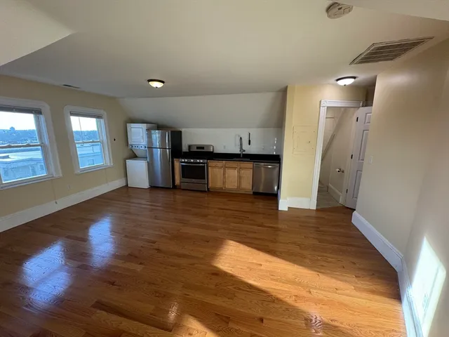 $3,500 | 50 Lowell Street, Unit 3, Somerville, MA 02143