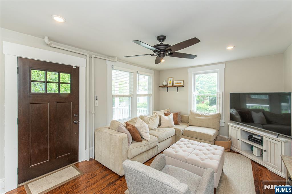 6 Maple Street Bernardsville, NJ 07924 - Photo 4 of 24
