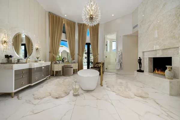 a view of a back yard