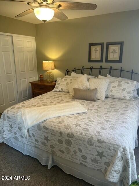 8700 East Mountain View Road, Unit 1058 Scottsdale, AZ 85258 - Photo 14 of 31 a large bed sitting in a bedroom and lamp